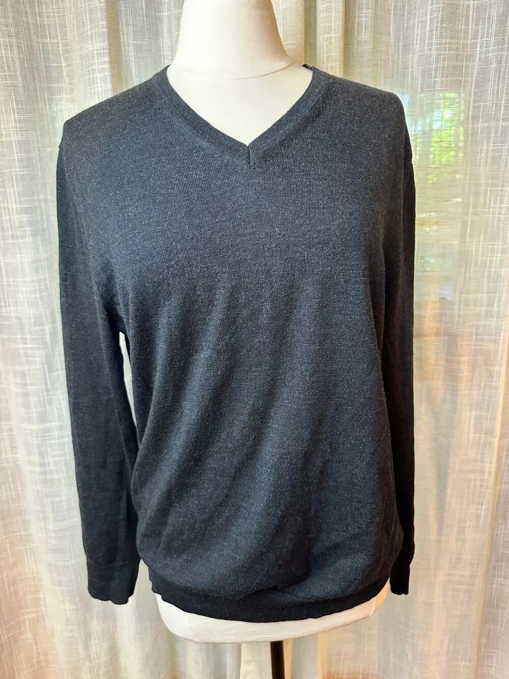 Charles Tyrwhitt 100% Extra fine Merino Wool V Neck Sweater Men's L